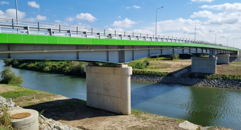Nowy most na Sanie ma prawie 10 metrów szerokości i 139 metrów długości, a jego nośność wynosi 40 ton. Fot. Starostwo Powiatowe Przemyśl