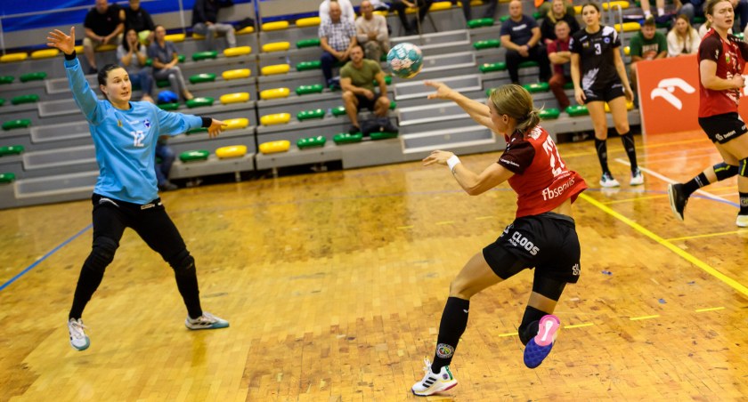Kapitalnie między słupkami spisywała się Weronika Kordowiecka, która została MVP (najwartościowszą) zawodniczką rywalizacji. Fot. Orlen Superliga Piłki Ręcznej Kobiet