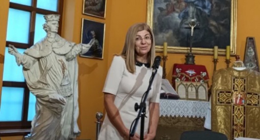 Pomysłodawczyni i inicjatorka wieczoru poetyckiego „Pielgrzym jestem w Twoim oceanie” w Muzeum Archidiecezjalnym w Przemyślu Bernardyna Banaś. Fot. zbiory własne