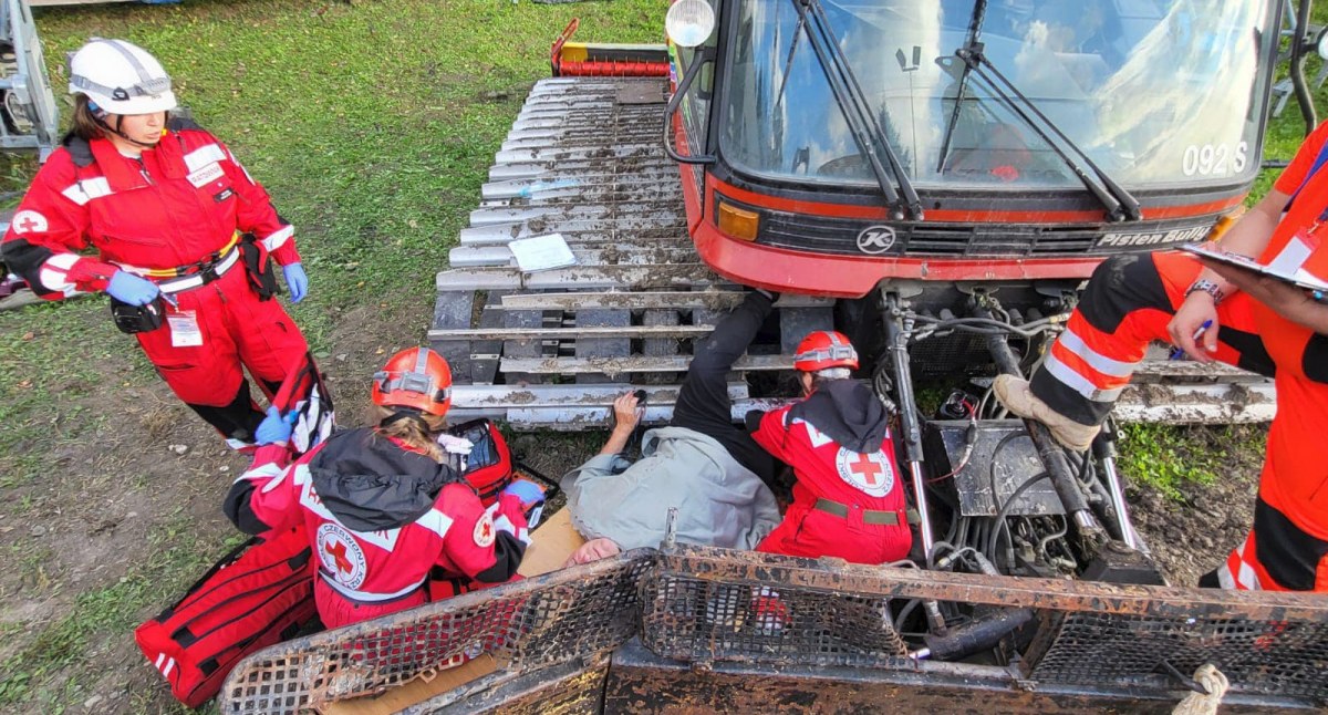 Ratownicy udzielali pierwszej pomocy poszkodowanym w pożarze, wyciągali z wody tonącego, ratowali samobójcę, docierali z pomocą do trudno dostępnych miejsc i wybawiali z opresji uczestników wypadków komunikacyjnych./ Zdjęcia: FB Grupa Ratownicza PCK Przemysl