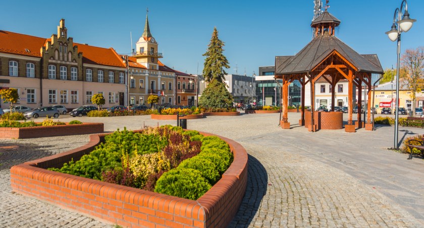 Zmodernizowane i zupełnie nowe oświetlenie ma się pojawić na terenie wszystkich członków Związku Powiatowo-Gminnego „Ziemia Lubaczowska”, w tym miasta Lubaczowa. Na jego terenie wymienionych zostanie 415 opraw oświetleniowych./ FOT. Wikipedia