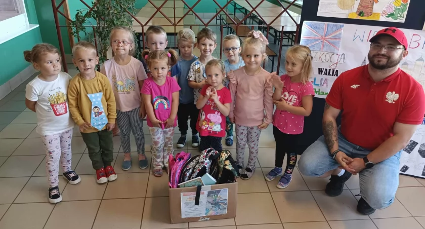 Wszystkie przekazane przez uczniów z gminy Przeworsk przybory, jak i te zakupione w ramach zrzutki otrzymają dzieci z placówek szkolnych we: Lwowie, Mościskach i w Borysławcu./ Fot. materiały organizatora