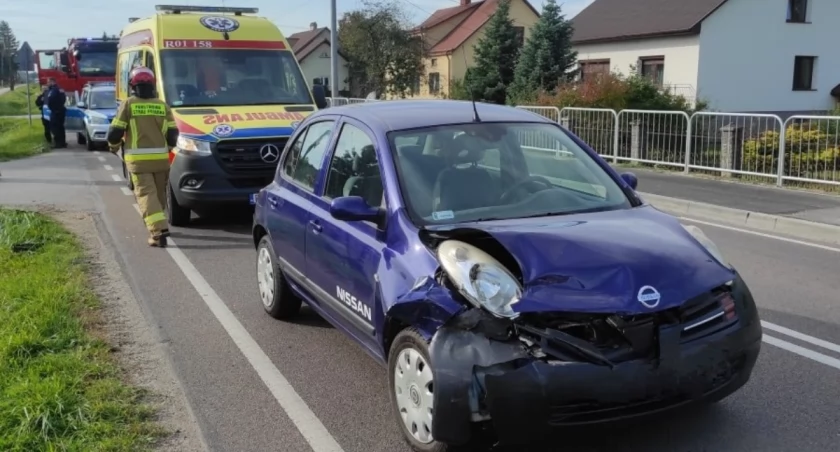 kierujący nissanem micrą 54-letni mieszkaniec gminy Tryńcza nie zachował bezpiecznej odległości od jadącego przed nim bmw./ FOT. KPP Przeworsk