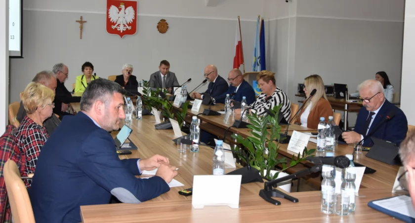 Na ostatniej sesji sieniawskiej rady miasta radni byli wyjątkowo zgodni podczas głosowań. Wszystkie uchwały przeszły jednomyślnie./ FOT. UMiG Sieniawa