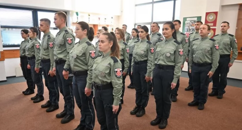 Nowy narybek w szeregach podkarpackiej KAS to 14 mężczyzn i 13 kobiet. / Zdjęcia: KAS Rzeszów