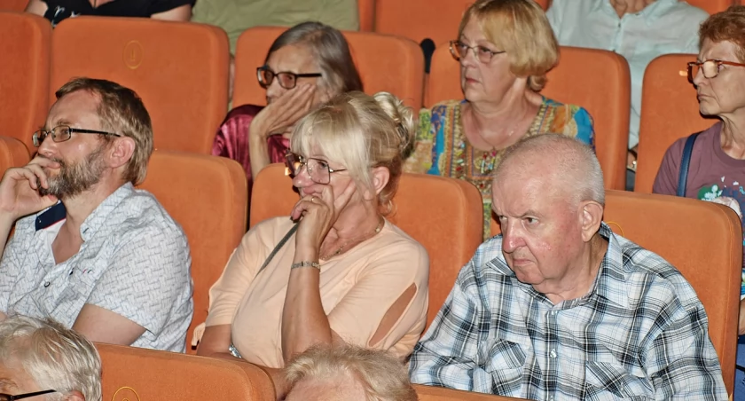 Od momentu odwołania spotkań przez władze miejskie Stowarzyszenie „MOST”, które nieformalnie stało się „obrońcą” deptaka nad Sanem, działało cały czas. Jedno ze spotkań odbyło się w sali widowiskowej Muzeum Narodowego Ziemi Przemyskiej. Fot. Mariusz Godos