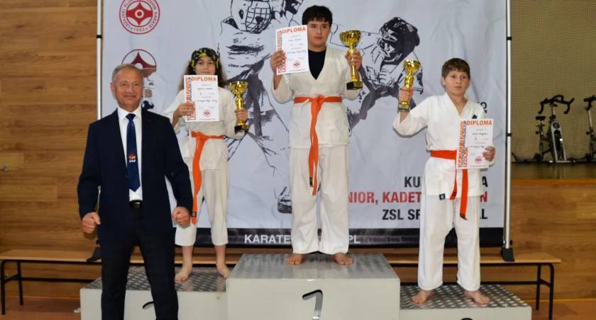Złoto wywalczył bezkonkurencyjny Samir Azizow (chłopcy 10 – 11 lat, powyżej 50 kg). 