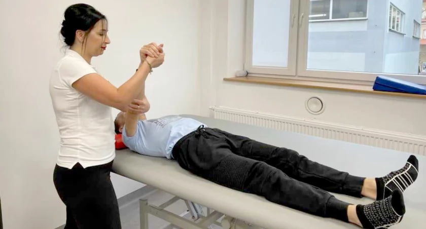 – Problem udaru dotyczy coraz więcej osób. Doświadczenie fizjoterapeuty pokazuje jednak, że jeśli pacjenci są nastawieni pozytywnie, chcą działać, to można wiele osiągnąć i znacznie poprawić komfort życia – mówi Ewelina Gilżyńska-Orfin.