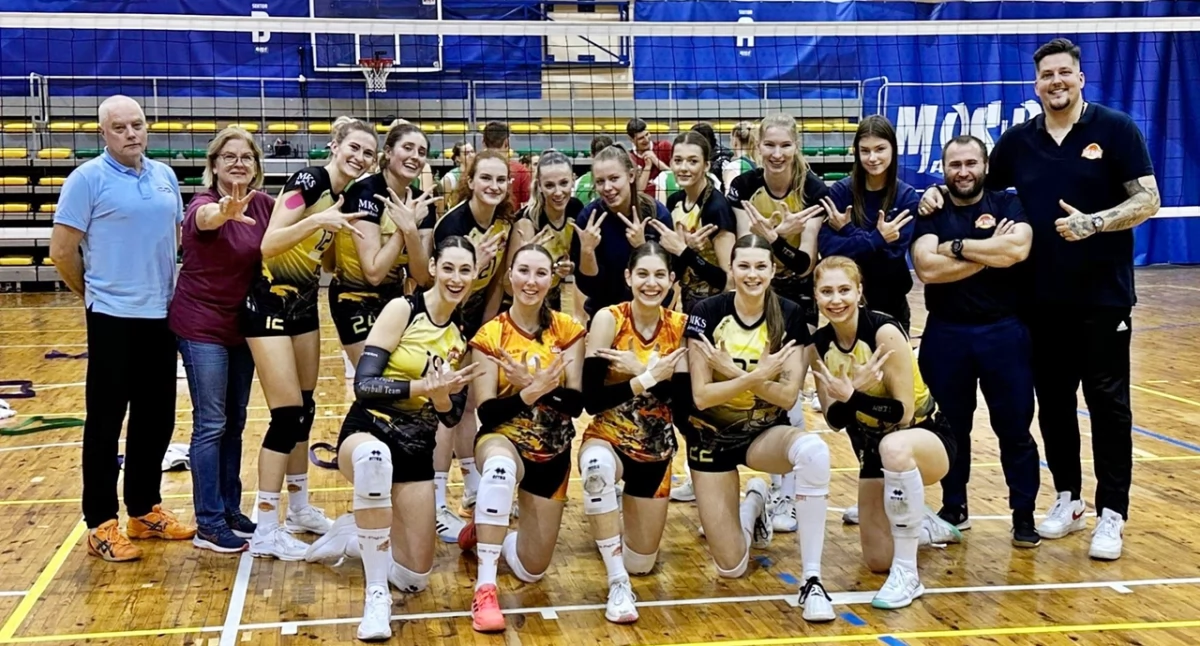 Po raz piąty w tym sezonie jarosławianki mogły pokazać po zakończonym meczu, ile punktów zdobyły. Fot. San-Pajda Volleyball Team