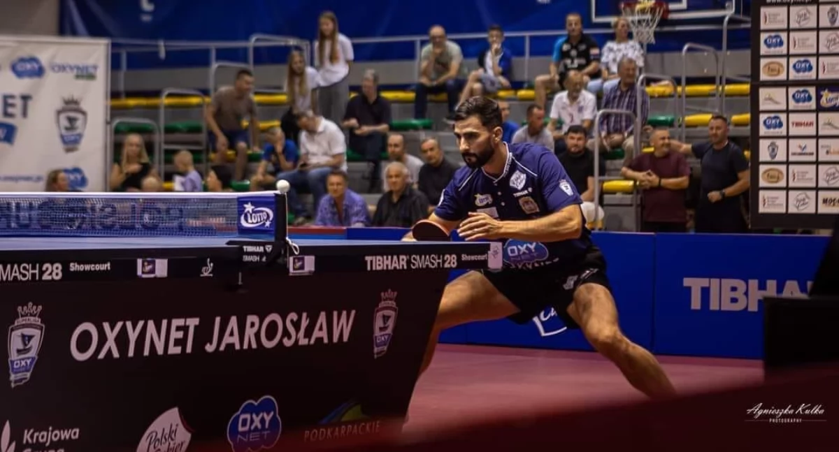 Więcej można było się spodziewać po Andreju Gacinie. Ale niestety… Grecki defensor Panagiotis Gionis trochę się pobawił, trochę zagrał na poważnie. Wyszły z tego szybkie trzy sety rozstrzygnięte na swoją korzyść.  Fot. Agnieszka Kulka