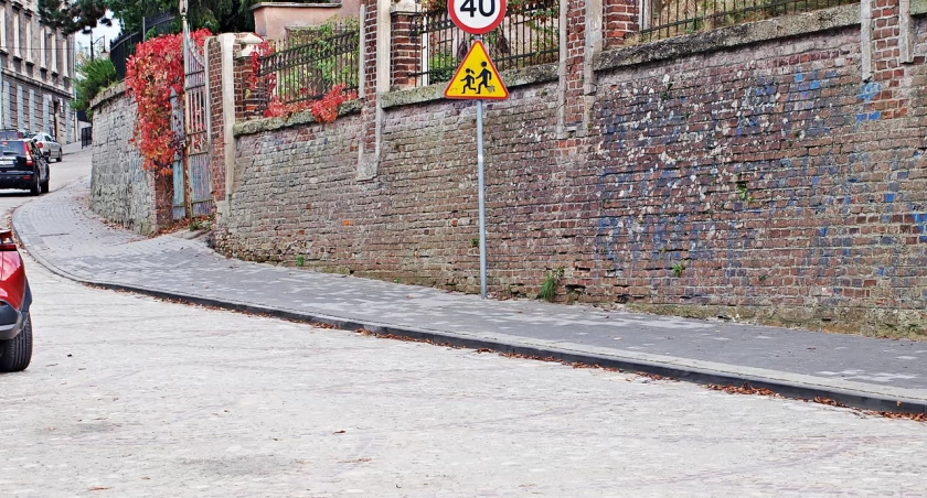 Łączny koszt liczącego ponad 300 m odcinka ul. Sienkiewicza kosztował miasto 972 tys. 611 zł... Fot. Mariusz Godos