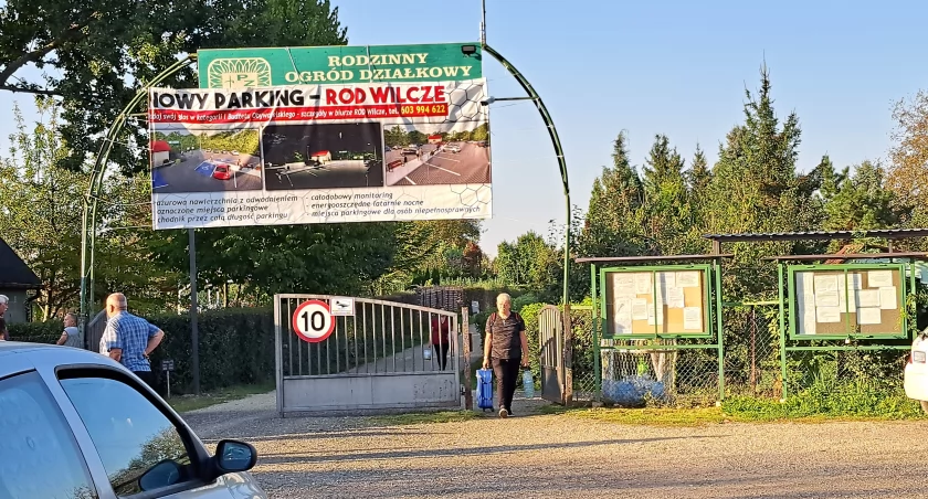 W gronie 21 zwycięskich koncepcji w kategorii drugiej znalazł się projekt remontu parkingu przy Rodzinnym Ogrodzie Działkowym Wilcze. Zdecydowało o tym 1291 oddanych głosów poparcia./ Zdjęcie: U. Gielo