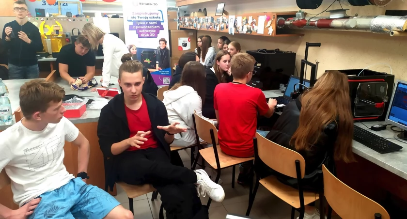 Uczniowie „Banacha” zdążyli już zasłynąć ze swoich pomysłów związanych z drukiem 3D. Dzieki sprzętowi będą w stanie zrealizować kolejne założenie projektowe./ FOT. UM Jarosław