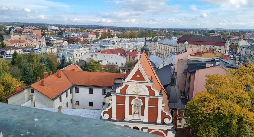 Kamienica przy ul. Franciszkańskiej 37 – Jagiellońskiej 1 to wyjątkowa budowla w miejskim krajobrazie Starego Miasta. Znajduje się tuż obok placu Na Bramie[GALERIA] Fot. Artur Wilgucki