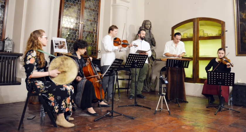 Jarosławski festiwal historyczny „Trzy Bramy” został zorganizowany przez Muzeum w Jarosławiu Kamienica Orsettich dzięki dotacji ze środków Muzeum Historii Polski w Warszawie w ramach programu „Patriotyzm Jutra”. Fot. Muezum w Jarosławiu Kamienica Orsettich