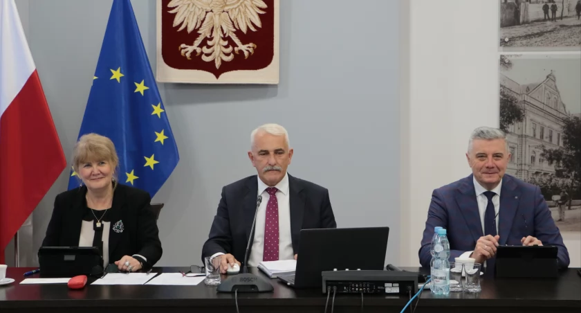 Powiatowy budżet „wzbogacił się” m.in. o prawie 900 tys. zł na nagrody dla nauczycieli. Fot. Starostwo Powiatowe Jarosław