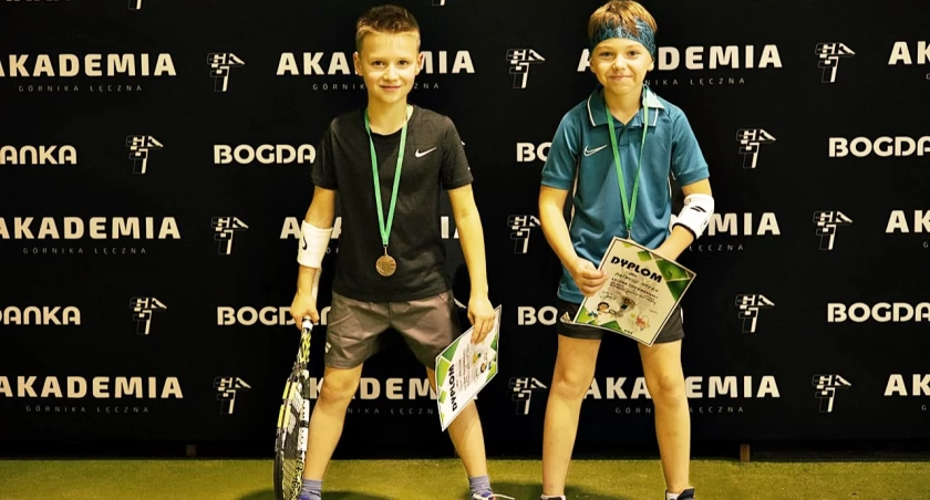9-letni Mateusz Małek na co dzień trenuje w Szkole Tenisa na kortach w Przemyślu pod okiem Adama Drysia. Fot. zbiory własne