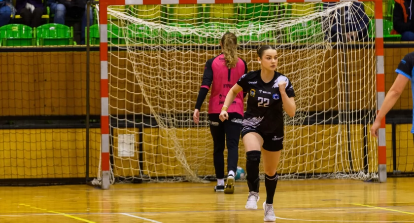 Wiktoria Kostuch była najskuteczniejsza w meczu z MKS Urbis. Zdobyła 7 bramek. Fot. Robert Lasek/ORLEN Superliga Piłki Ręcznej Kobiet