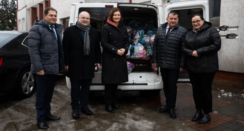 W ub.r. za zebrane ponad 21 tys. zł udało się przygotować 140 paczek z artykułami spożywczymi (o wartości 150 zł każda), niezbędnymi do przygotowania tradycyjnych polskich świąt. Fot. zbiory własne
