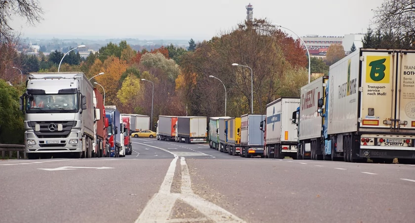 Przez dwa dni zakorkowana ukraińskimi TIR-ami była m.in. ulica Krakowska w Przemyślu. Fot. Mariusz Godos