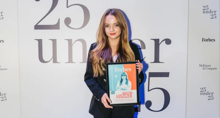 Absolwentka jarosławskiego „Kopernika” Martyna Łuszczek to obecnie studentka Akademii Leona Koźmińskiego w Warszawie. W konkursie Fundacji im. Królowej Marii Kazimiery, skierowanym do młodych Polek, walczy o laur w kategorii wynalazki, innowacje i nowe technologie./ Zdjęcie: zbiory własne
