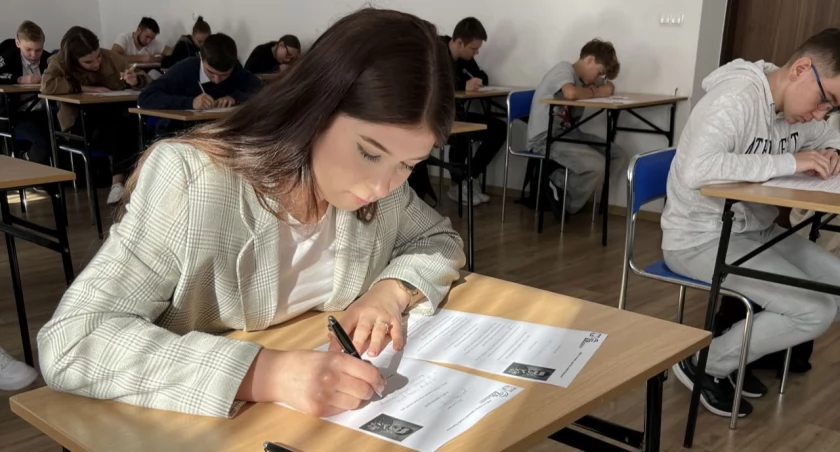 Uczniowie rywalizowali w quizie wiedzy o patronie i walkach stoczonych na ziemi lubaczowskiej przez dowodzony przez niego 21 Dywizję Piechoty Górskiej./ Zdjęcia: ZS w Lubaczowie