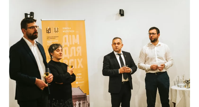 Spotkanie razem z Igorem Horkowem prowadziła Joanna Markin, psycholożka, psychoterapeutka, pomysłodawczyni projektu Wspólnie na Sto. / Разом з Ігорем Горківим зустріч провадила Йоанна Маркін, психологиня, психотерапевтка та авторка проєкту Разом на Сто.    fot. Adam Jaremko / Адам Яремко