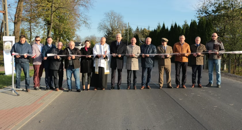 Do oficjalnego odbioru wyremontowanego fragmentu drogi powiatowej doszło 9 listopada br. Ulica Sanowa w Radymnie jest jak nowa. Fot. Mirella Pieniążek