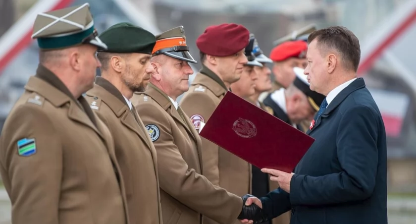 Dowódcą kompanii jest kpt. Paweł Wojciechowski i to on odebrał wyróżnienie z rąk ministra obrony narodowej M. Błaszczaka. Fot. zbiory własne
