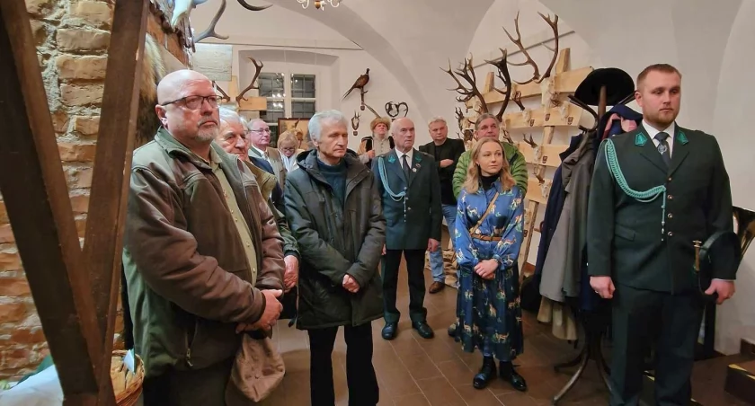 Przybyłych na otwarcie ekspozycji przywitał sygnał „Zbiórka myśliwych”./ Zdjęcia: Muzeum w Przeworsku