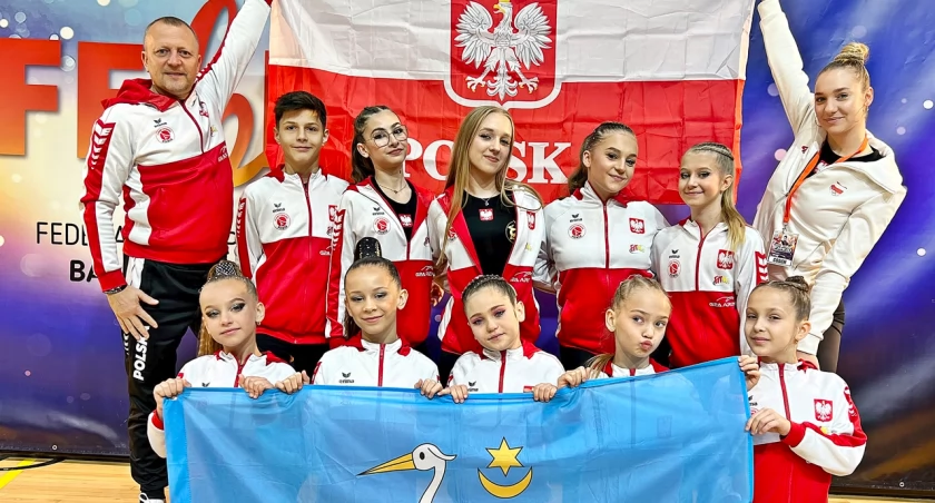 10-osobowa ekipa Akrobatyki Fit Kids Przemyśl była jedną z liczniejszych klubowych teamów w reprezentacji Polski. Fot. zbiory własne