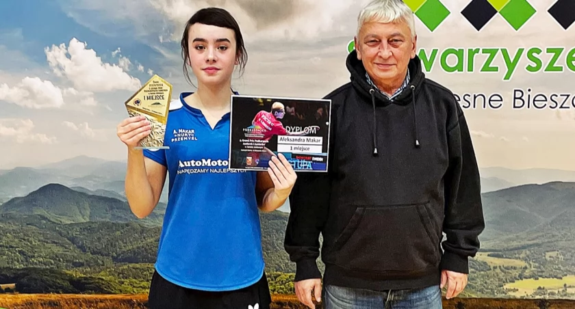 Aleksandra Makar ze swoim trenerem klubowym Zdzisławem Bodnarem tuż po wygranej w Ustrzykach Dolnych. Fot. zbiory własne
