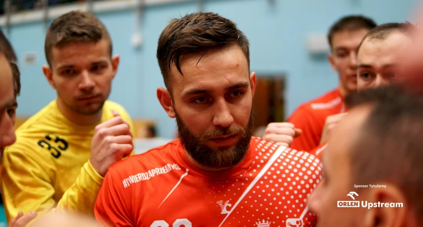 Tomasz Kulka w Zawierciu był nie do zatrzymania. Rzucił aż 10 bramek. Fot. Krzysztof Błażkowski