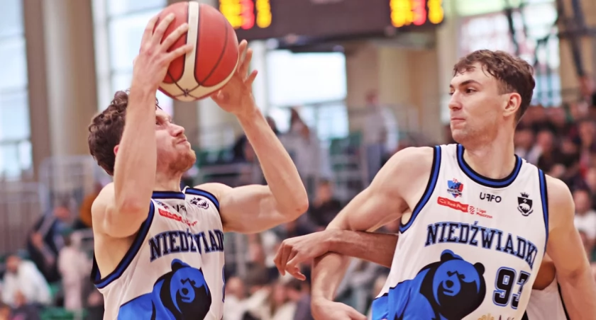 Rafał Serwański (z piłką) w meczu z Astorią zrobił swoje. Nie o wszystkich przemyślanach można powiedzieć to samo. Fot. Grzegorz Gajdzik