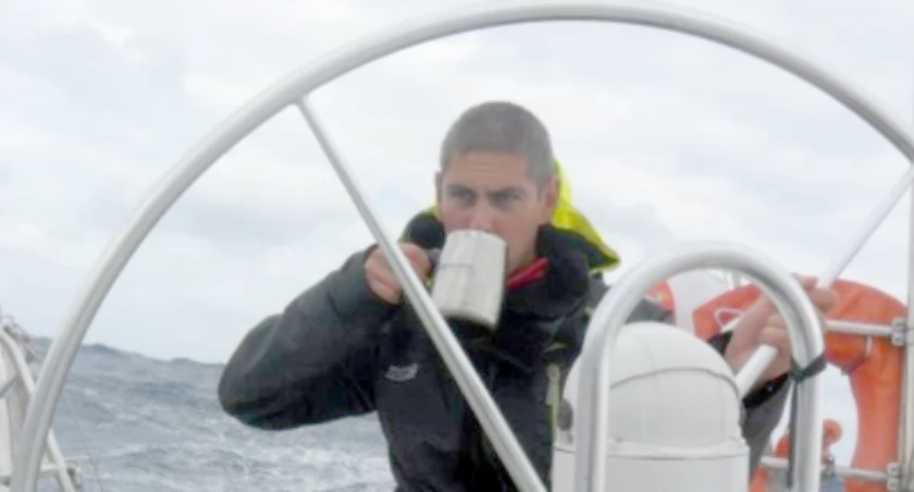  Kapitan jachtowy Mateusz Bryś jest także kapitanem motorowodnym, instruktorem żeglarstwa PZŻ, SRC.
