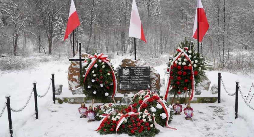 Tablica pamiątkowa w Grzegorzówce została sfinansowana ze środków rzeszowskiego oddziału IPN. Fot. IPN Rzeszów