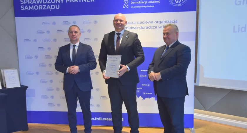 Liderem powiatu przeworskiego została gmina Przeworsk. Wyróżnienie odebrał gospodarz gminy Daniel Krawiec. / FOT. UG Przeworsk
