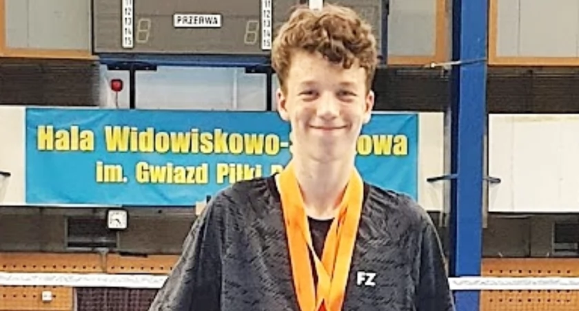 Szymon Kazimir  (na zdjęciu) uczestniczył w Jurajskim Festiwalu Badmintona KTJM, który zorganizowany został w Olsztynie koło Częstochowy. Fot. zbiory własne