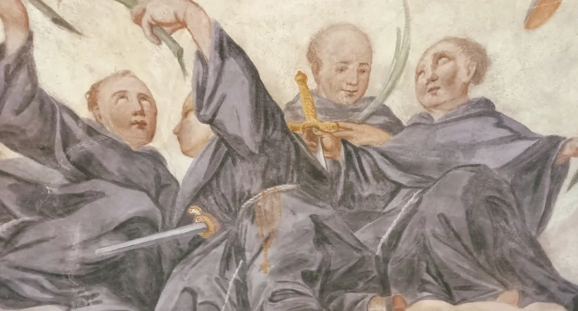 Na sklepieniu z wyobrażeniem nieba warto zwrócić uwagę na scenę śmierci zakonników franciszkańskich na Rynku przemyskim w 1498 r., z ratuszem renesansowym w tle. Fot. PWUOZ Przemyśl
