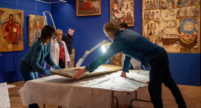 Ostatnie ikony po konserwacji powróciły do Muzeum Narodowego Ziemi Przemyskiej 7 grudnia br. Łącznie konserwacji i badaniom poddane zostały 34 bezcenne dzieła sztuki, znajdujące się w zasobach Muzeum Narodowego Ziemi Przemyskiej. Fot. MNZP Przemyśl