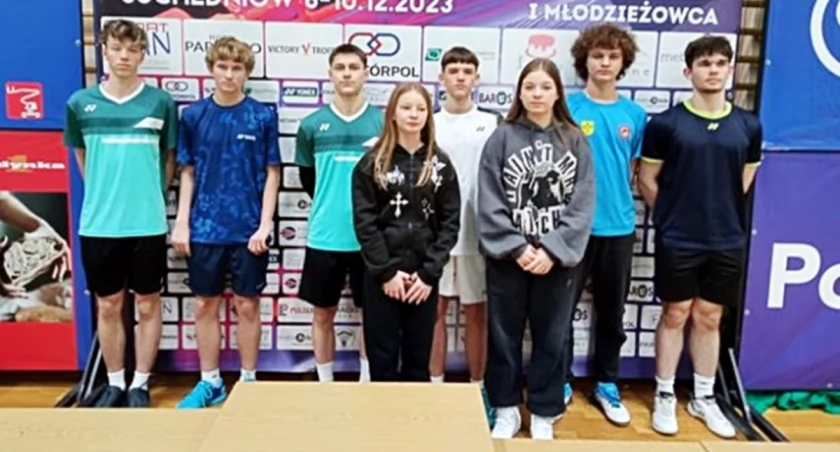 Podkarpacka ekipa podczas mistrzostw Polski juniorów młodszych w Suchedniowie. Pierwszy z lewej Szymon Kazimir, pierwszy z prawej – Kacper Drymajło. Fot. zbiory własne
