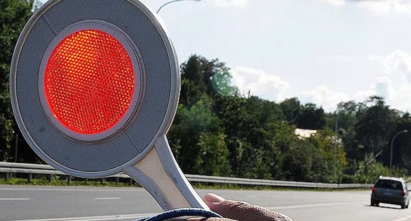 Kontrola drogowa dla kierowcy mercedesa okazała się dotkliwa w skutkach./ FOT. archiwum ŻP