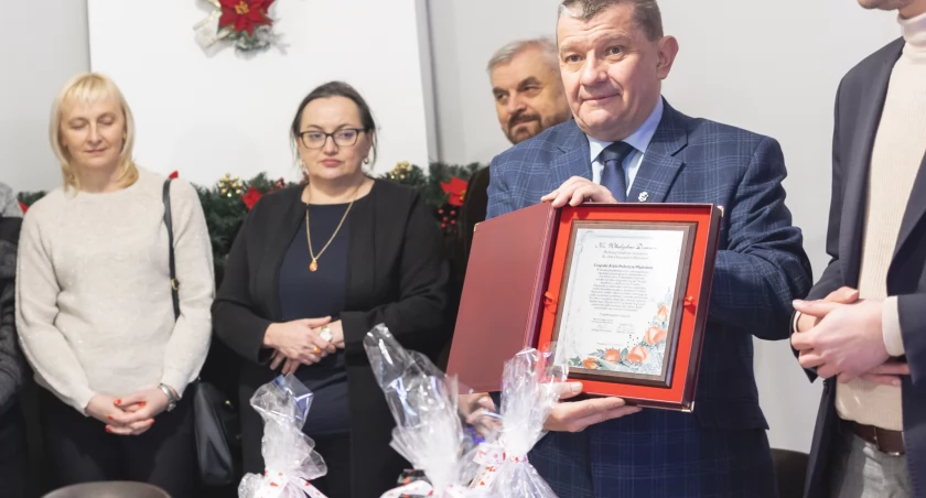 W Domu Polskim przy ul. Jana Pawła II 2 w Mościskach na gości z Polski czekało liczne grono seniorów, opiekunowie lub członkowie rodzin osób ciężko chorych i niepełnosprawnych pozostających w swoich domach. Fot. zbiory własne