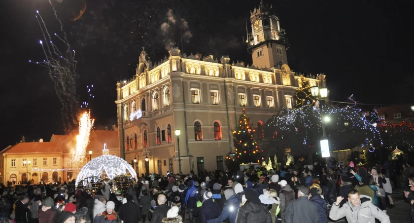 Jarosławianie mają w tym roku najwięcej szczęścia. Sylwestrowa impreza w plenerze na pewno się tu odbędzie, choć bez udziału gwiazd./ FOT. archiwum ŻP