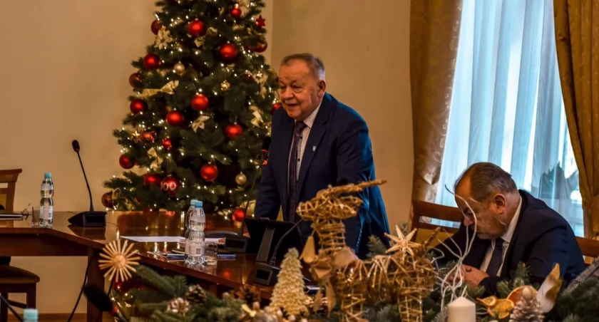 – Mamy nadzieję, że uda się zrealizować wszystkie założenia podjętej uchwały budżetowej, a nawet dołożyć nowe zadania. Jeśli będą dobre pomysły, na pewno znajdą się i na nie środki – podsumował starosta Jan Pączek. FOT. Starostwo Powiatowe w Przemyślu