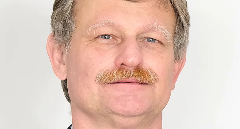 – Już sam fakt braku odpowiedzi na interpelację radnego jest naruszeniem prawa. Uważam, że skoro prezydent posiada swoich przedstawicieli w radzie nadzorczej tej spółki, nie powinno być problemów z odpowiedzią. Oni powinni je znać – twierdzi radny niezależny Jerzy Krużel. Fot. Jacek Szwic