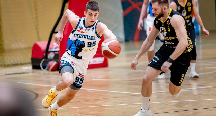 Bruno Chalicki (z lewej) zdobył w Katowicach 26 punktów. Fot. Niedźwiadki Chemart Przemyśl