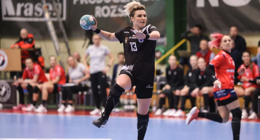 Sylwia Matuszczyk rozegrała z wicemitrzyniami Polski kapitalne zawody. Zresztą jak cały jarosławski zespół. Fot. ORLEN Superliga Piłki Ręcznej Kobiet