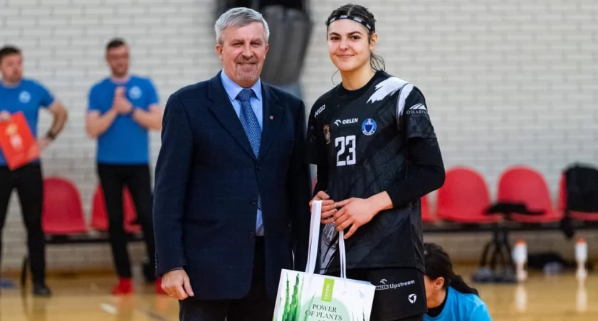 Edyta Byzdra jak najbardziej zasłużenie wybrana została MVP (najwartościowszą zawodniczką) meczu w Kobierzycach. Fot. ORLEN Superliga Piłki Ręcznej Kobiet