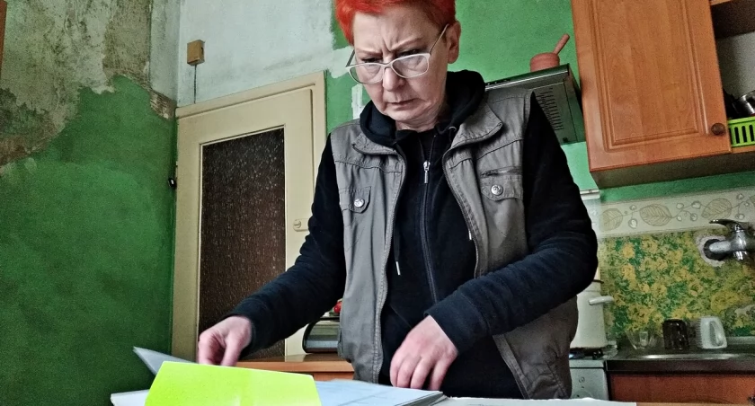 Pani Beata ma grubą teczkę korespondencji, jaką kierowała do wszystkich możliwych instytucji w mieście. Oczywiście z prośbami o pomoc. Fot. Mariusz Godos